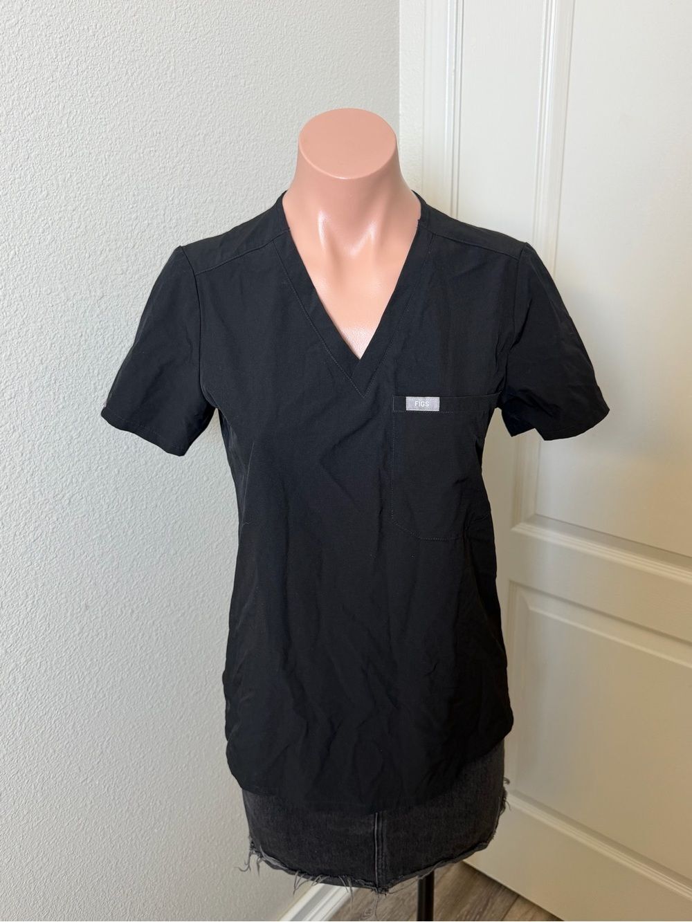 Figs Black V-Neck Scrub Top Sz XS